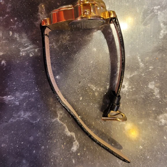 Mary Poppins 35th anniversary watch - Picture 2 of 8